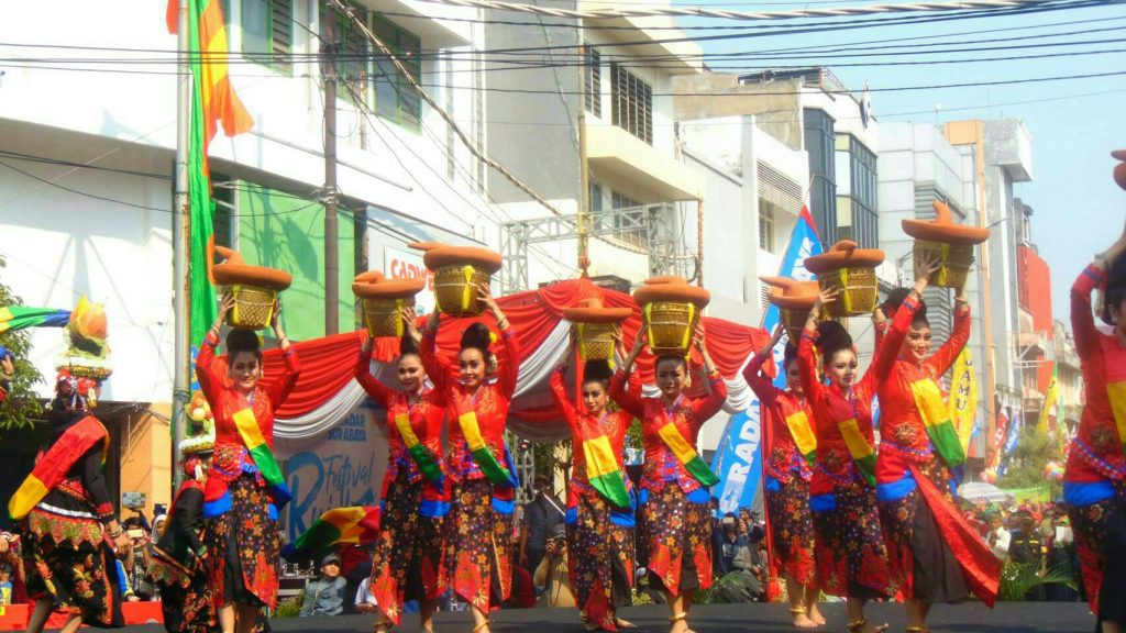 Ajak Warga Berbelanja di Toko Kelontong dalam Festival Rujak Uleg