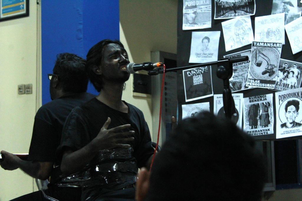 September Hitam, Soal Pergerakan Mahasiswa