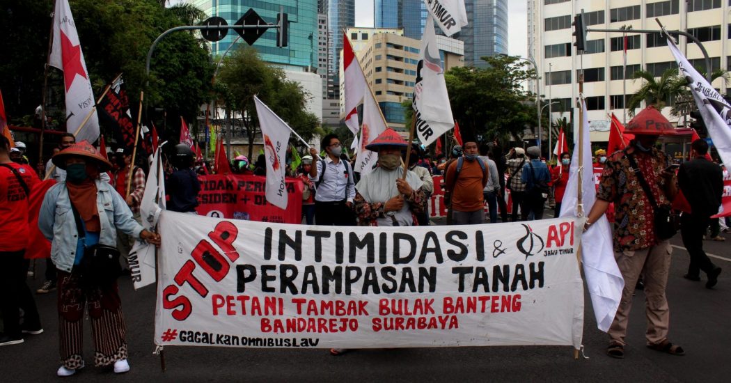 Pendemo Tolak Omnibus Law : Kami Nyatakan Sikap!