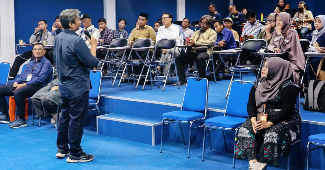 Stikosa-AWS dan YDSF Adakan Workshop, Tingkatkan Kreativitas Menulis dan Memotret
